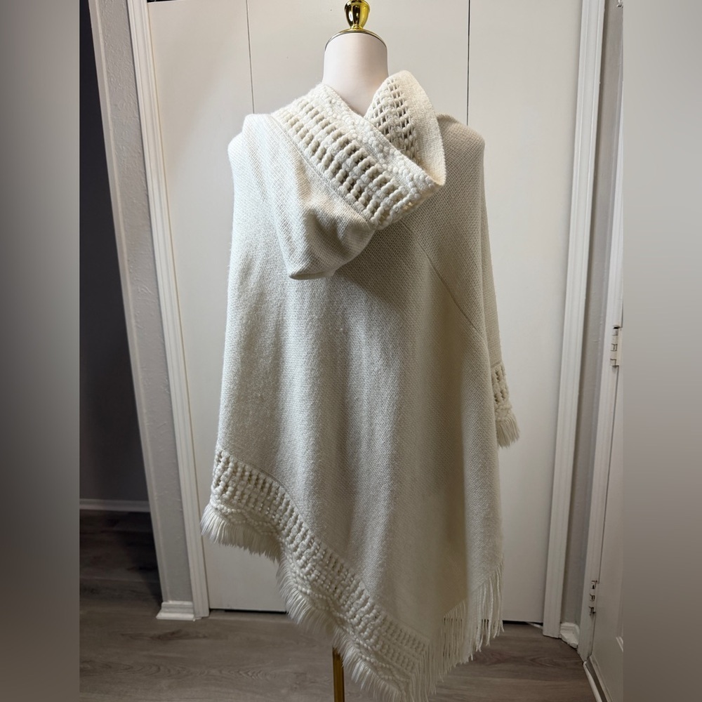 Max Edition Cream Knit Poncho with Fringe - Picture 5 of 8